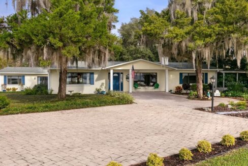 32950 LAKESHORE DR, TAVARES, Florida 32778-5013