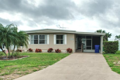 1203 APACHE Circle TAVARES, FL 32778-2501